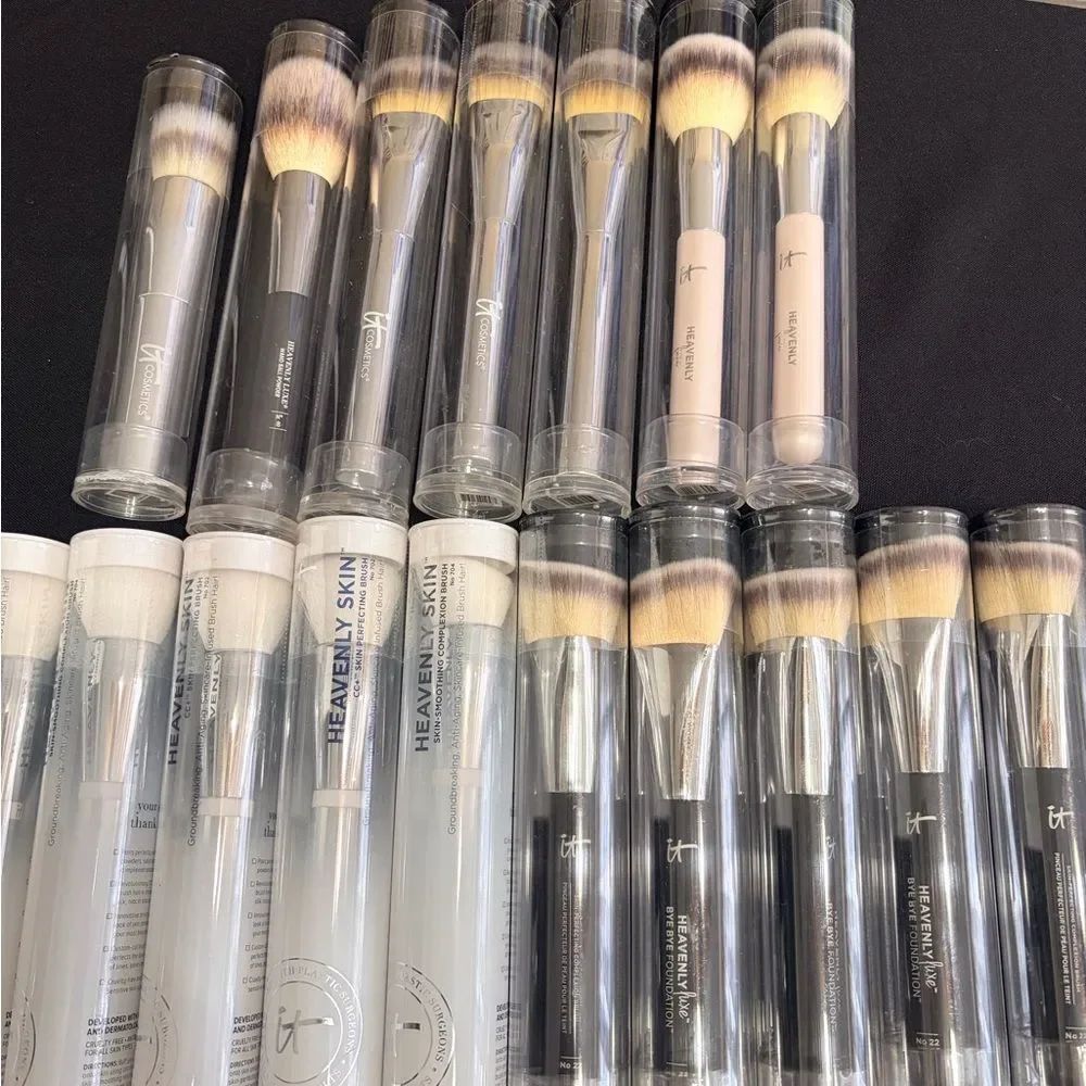 💋 1 IT Cosmetics Brush New Full Size Authentic